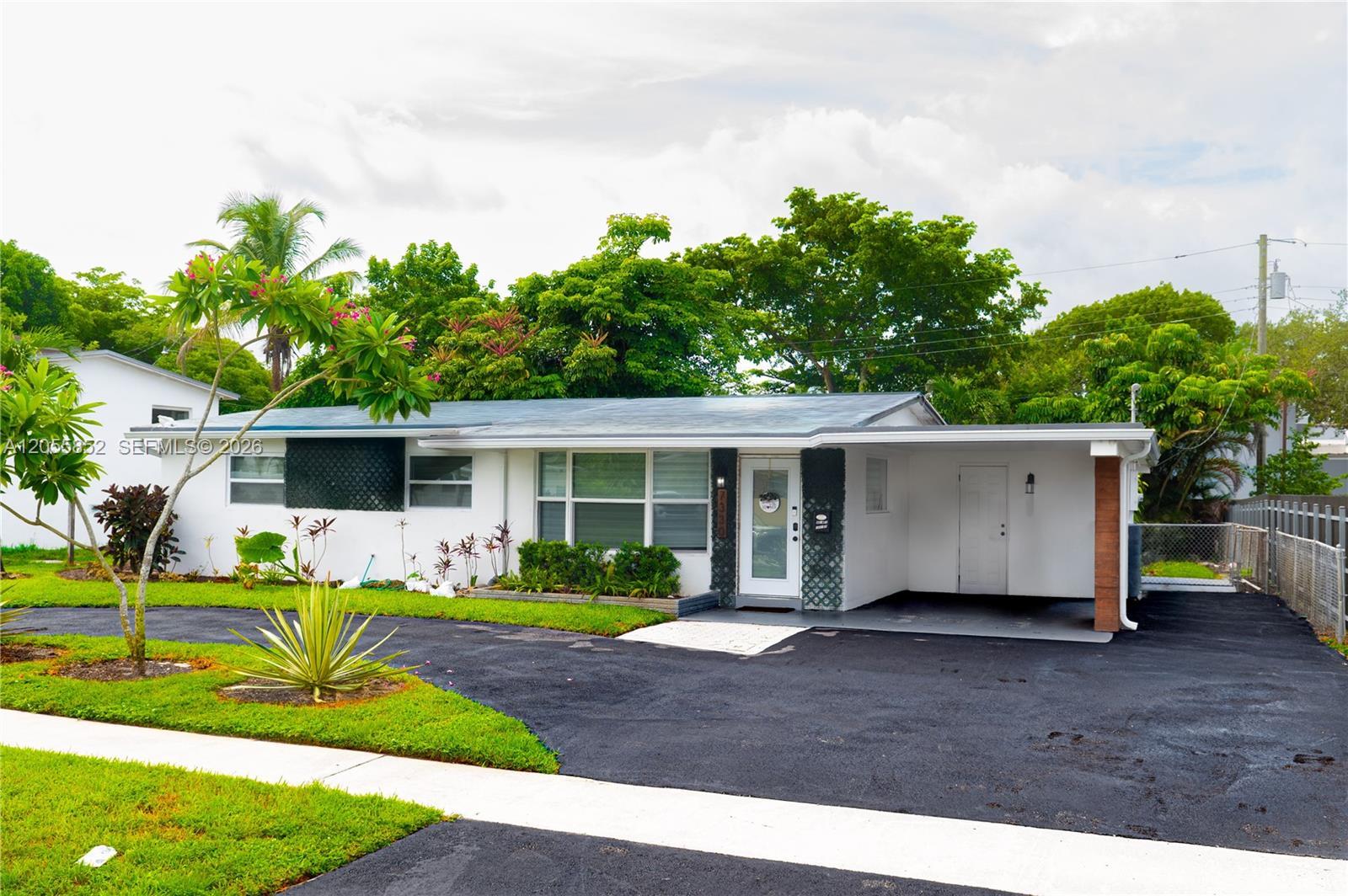 7330 NW 1st Ct, Pembroke Pines FL 33024