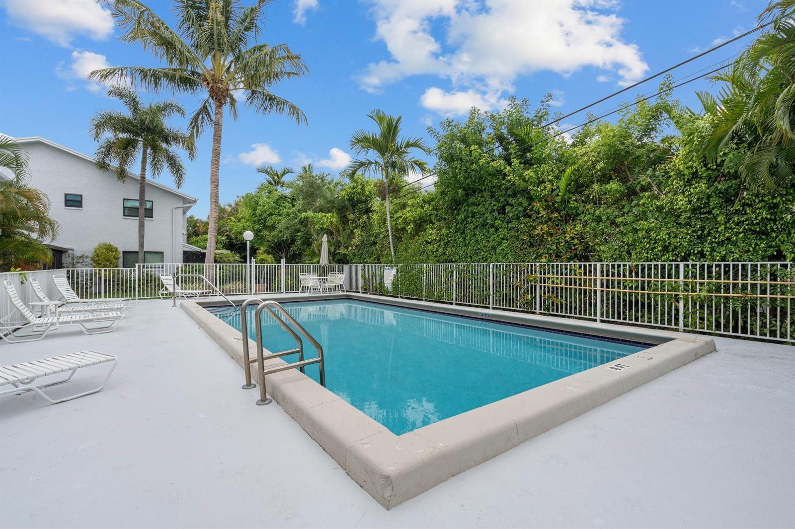 2116 NE 44TH Street, Lighthouse Point FL 33064