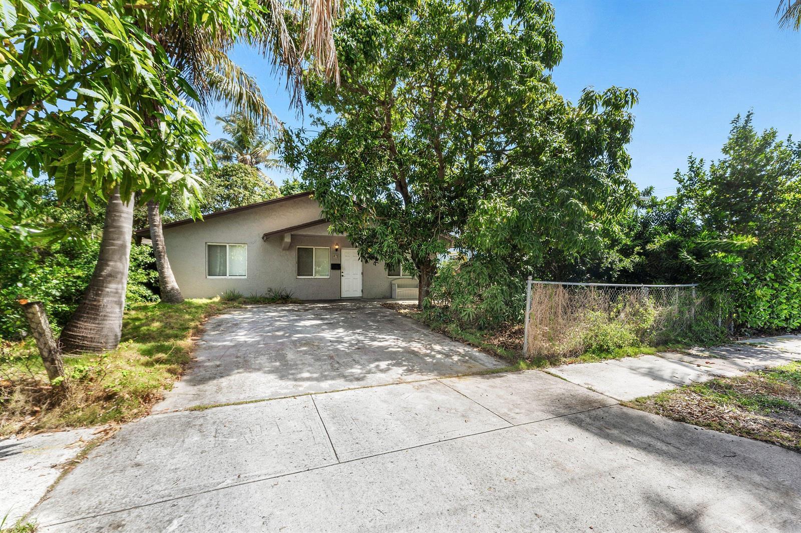 417 UPLAND Road, West Palm Beach FL 33401