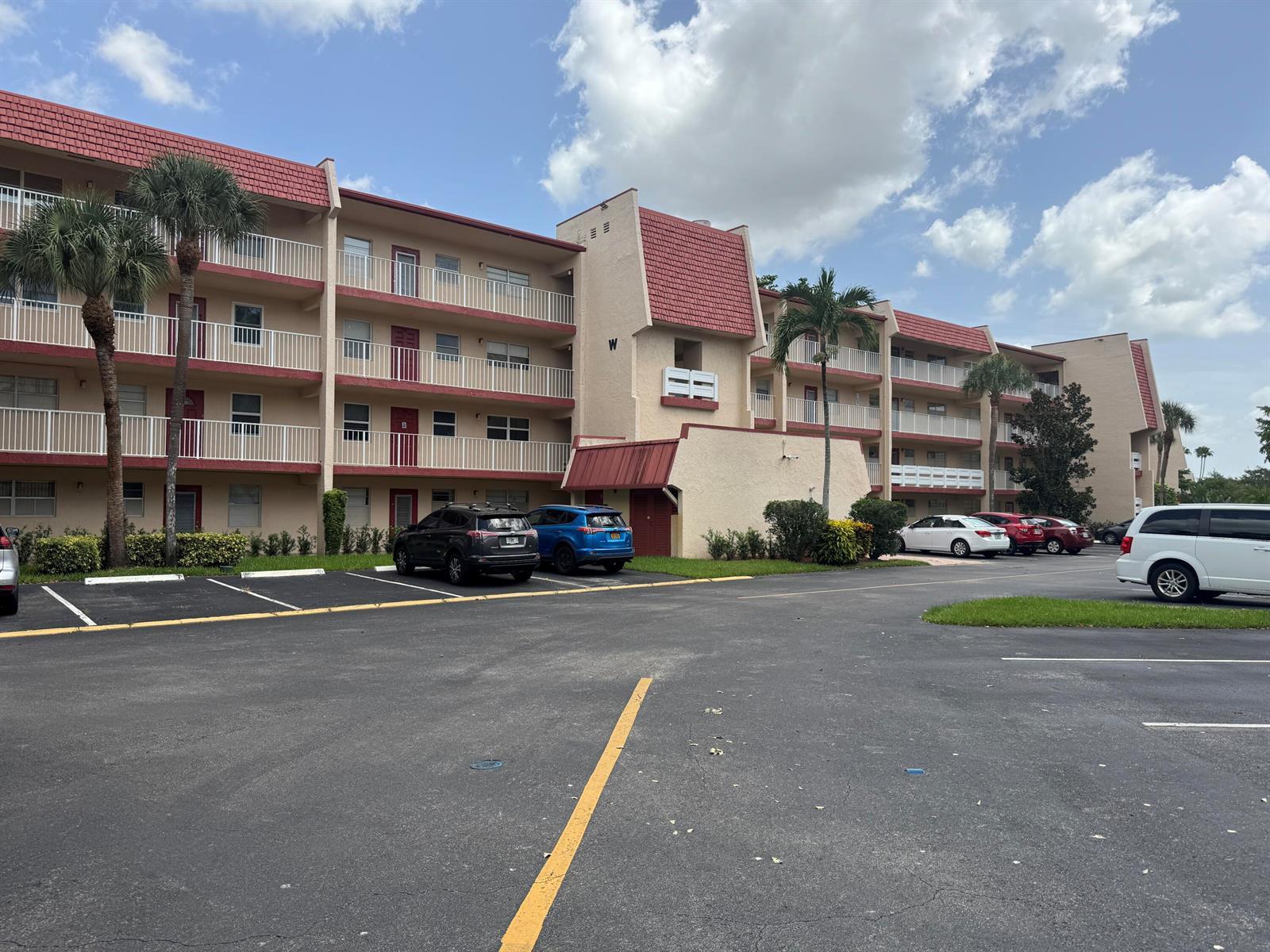1035 COUNTRY CLUB Drive # 303, Margate FL 33063