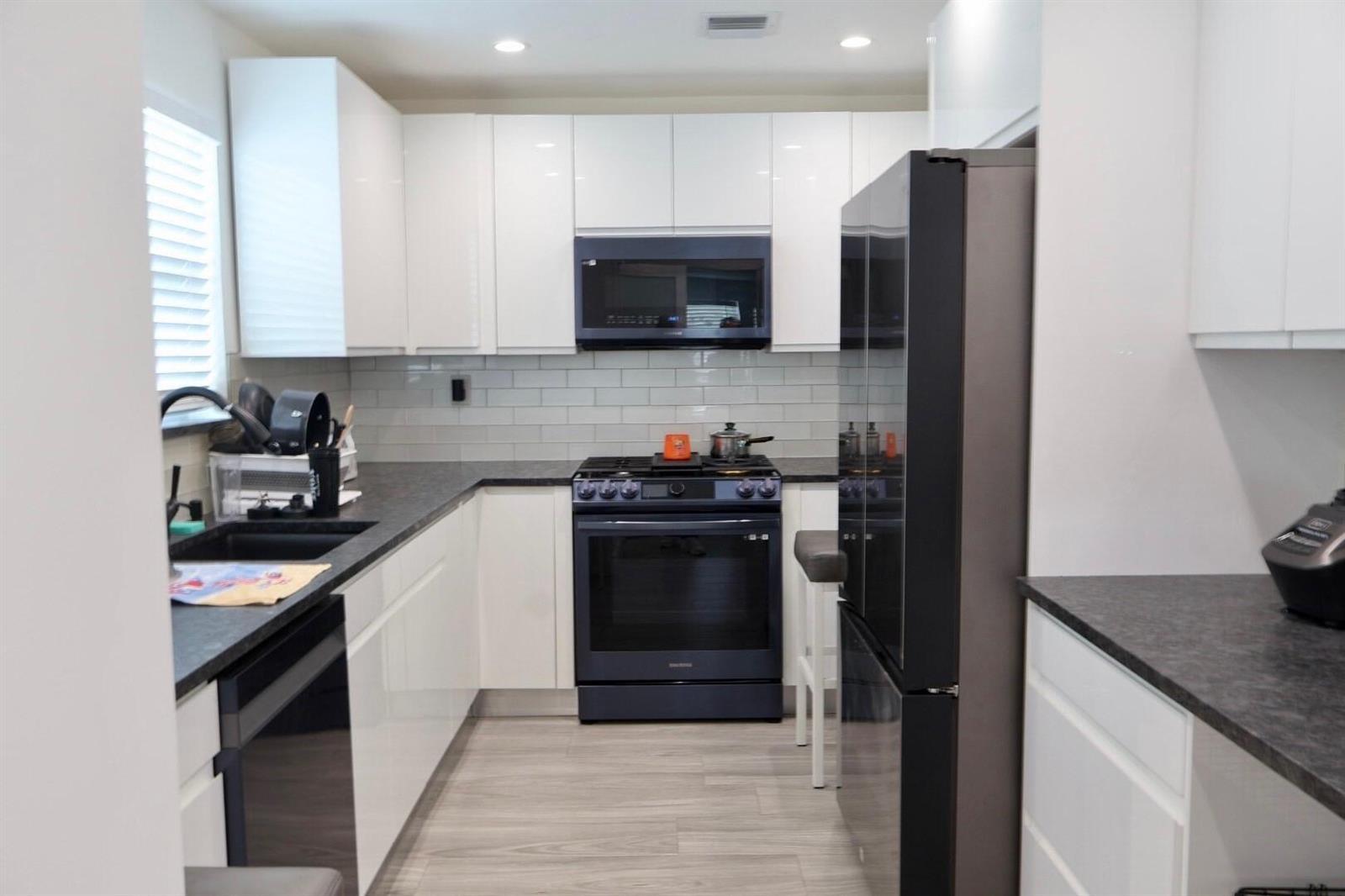 121 SE 14TH Street, Pompano Beach FL 33060