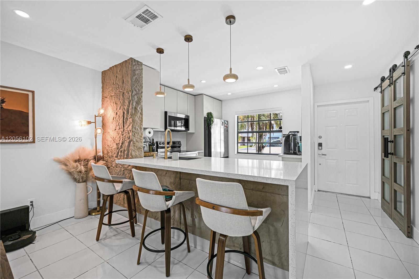 10372 NW 3rd St, Pembroke Pines FL 33026