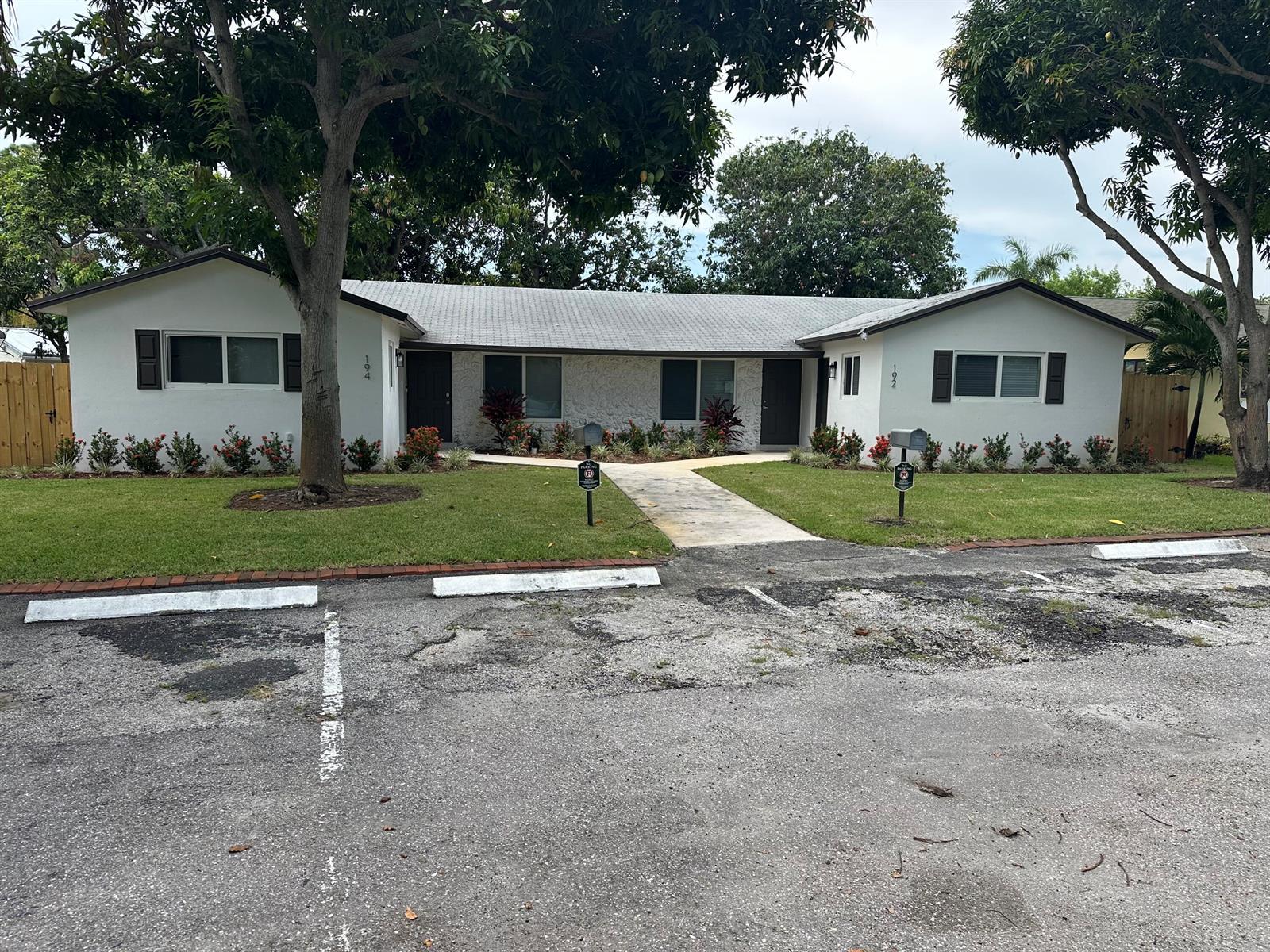 192 SE 27TH Court, Boynton Beach FL 33435
