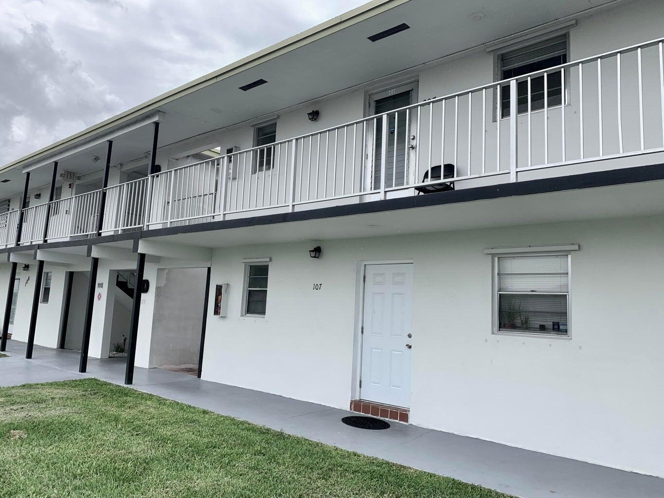 1113 LAKE Terrace # 107, Boynton Beach FL 33426