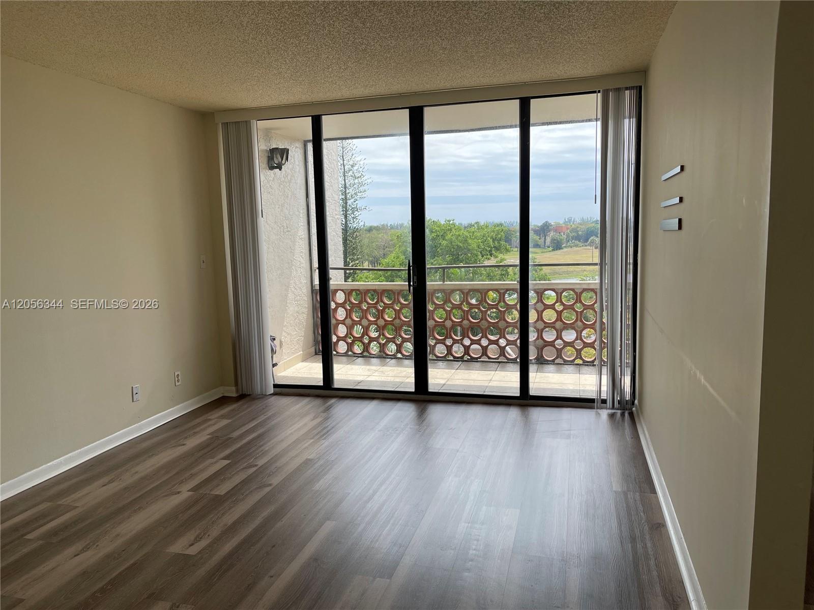 4222 Inverrary Blvd # 4512, Lauderhill FL 33319