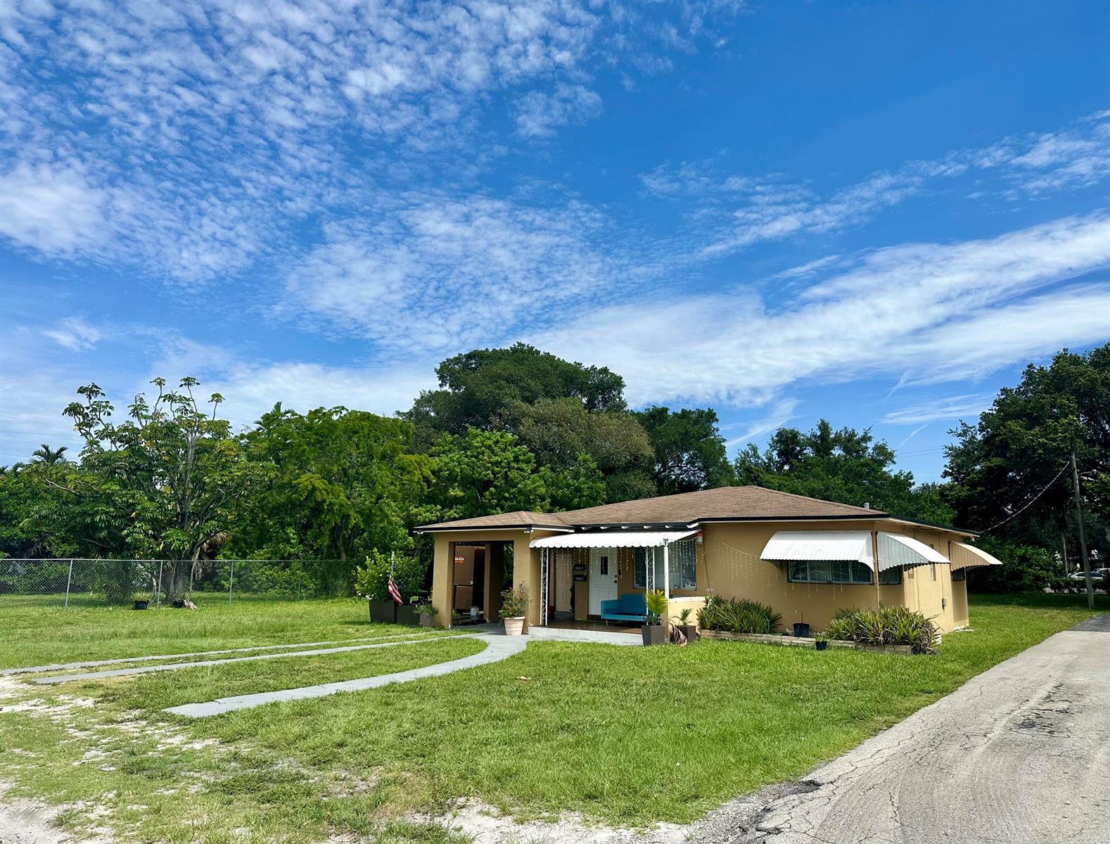 2531 Pierce Street, Hollywood FL 33020
