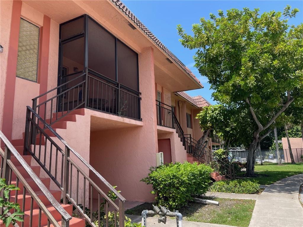235 LAKEVIEW Drive # 102, Weston FL 33326