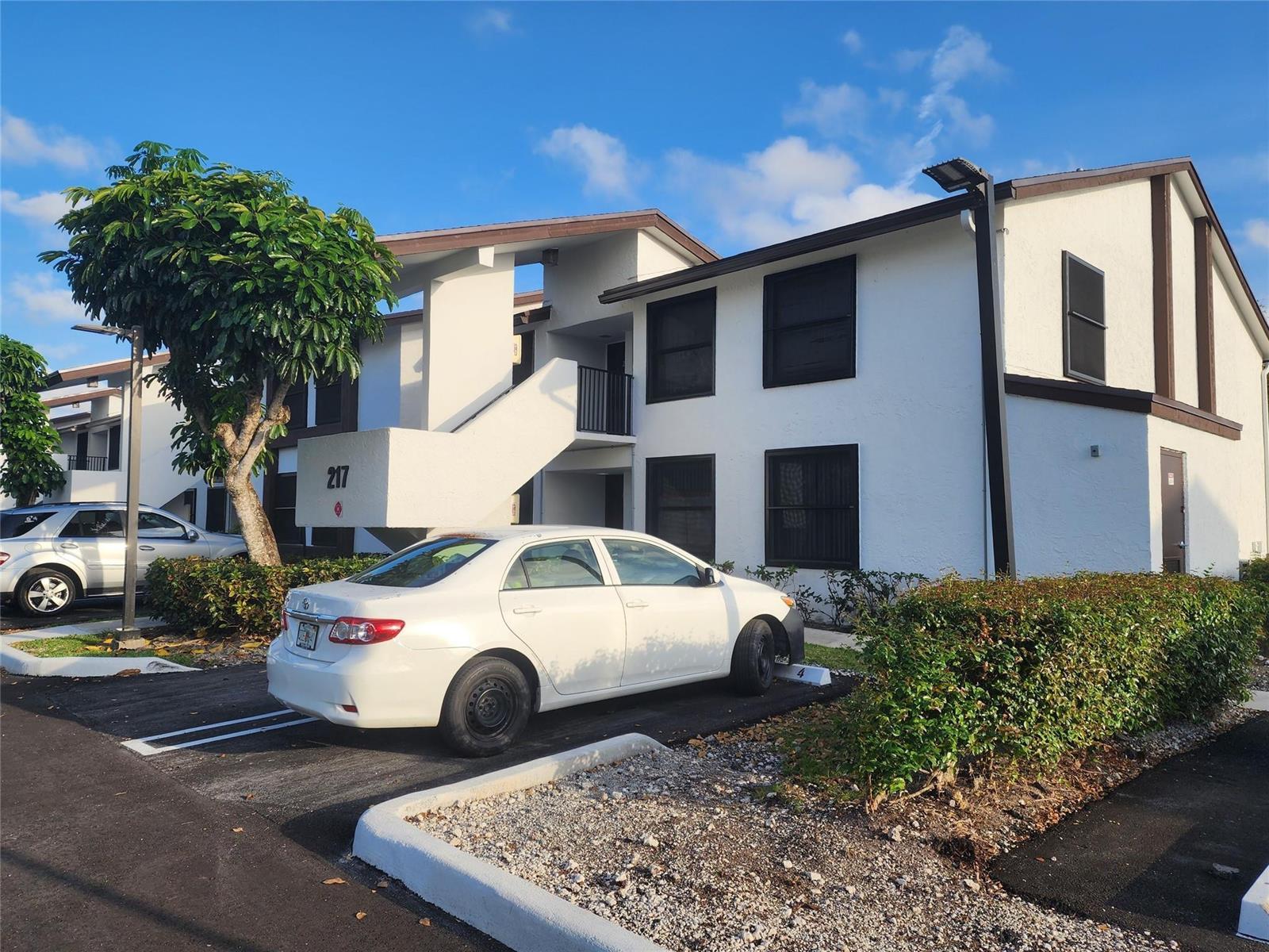 217 LAKE POINTE Drive # 107, Oakland Park FL 33309