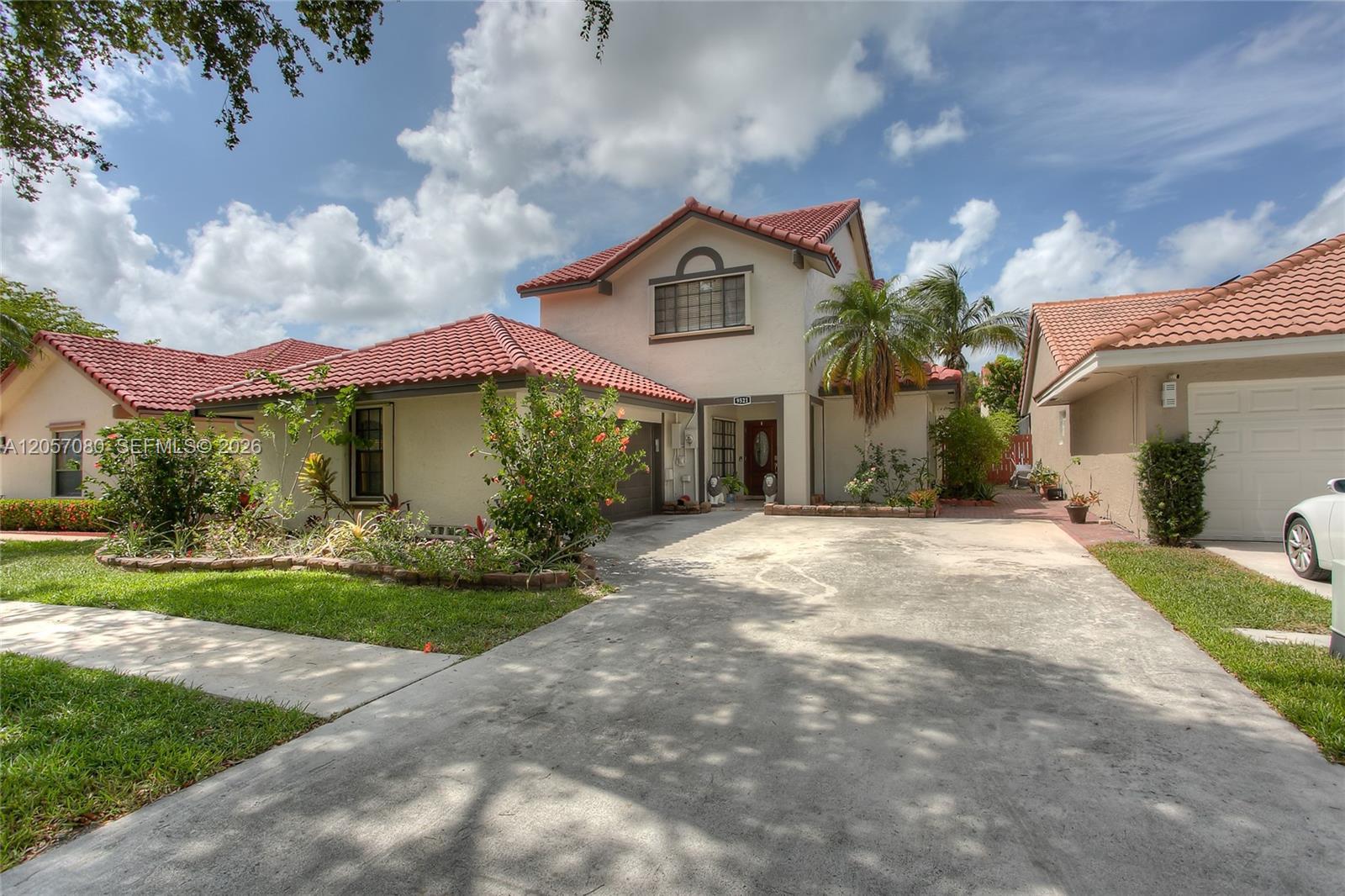9521 NW 18th Mnr, Plantation FL 33322