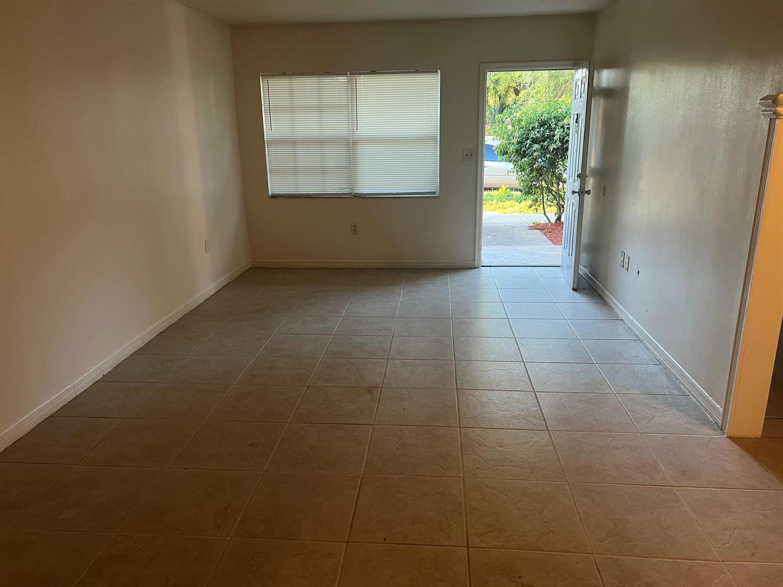 820 SW 9th Street # 8, Pompano Beach FL 33060