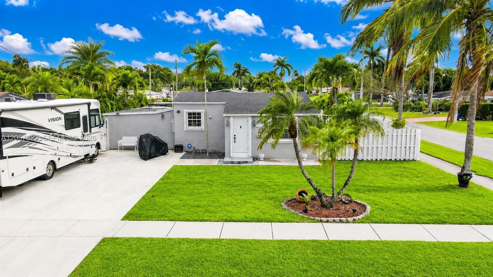 117 SW 6th St, Hallandale Beach FL 33009