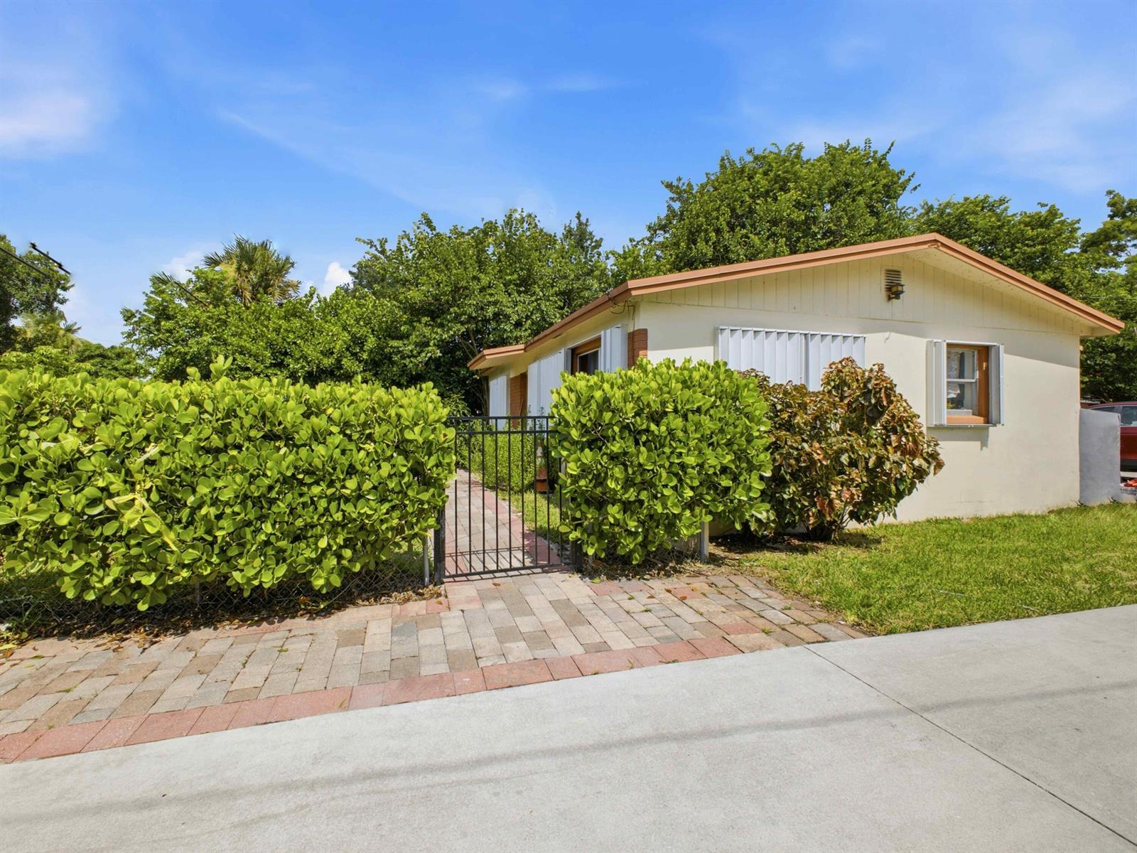 4626 SCHALL Road, FL 33409