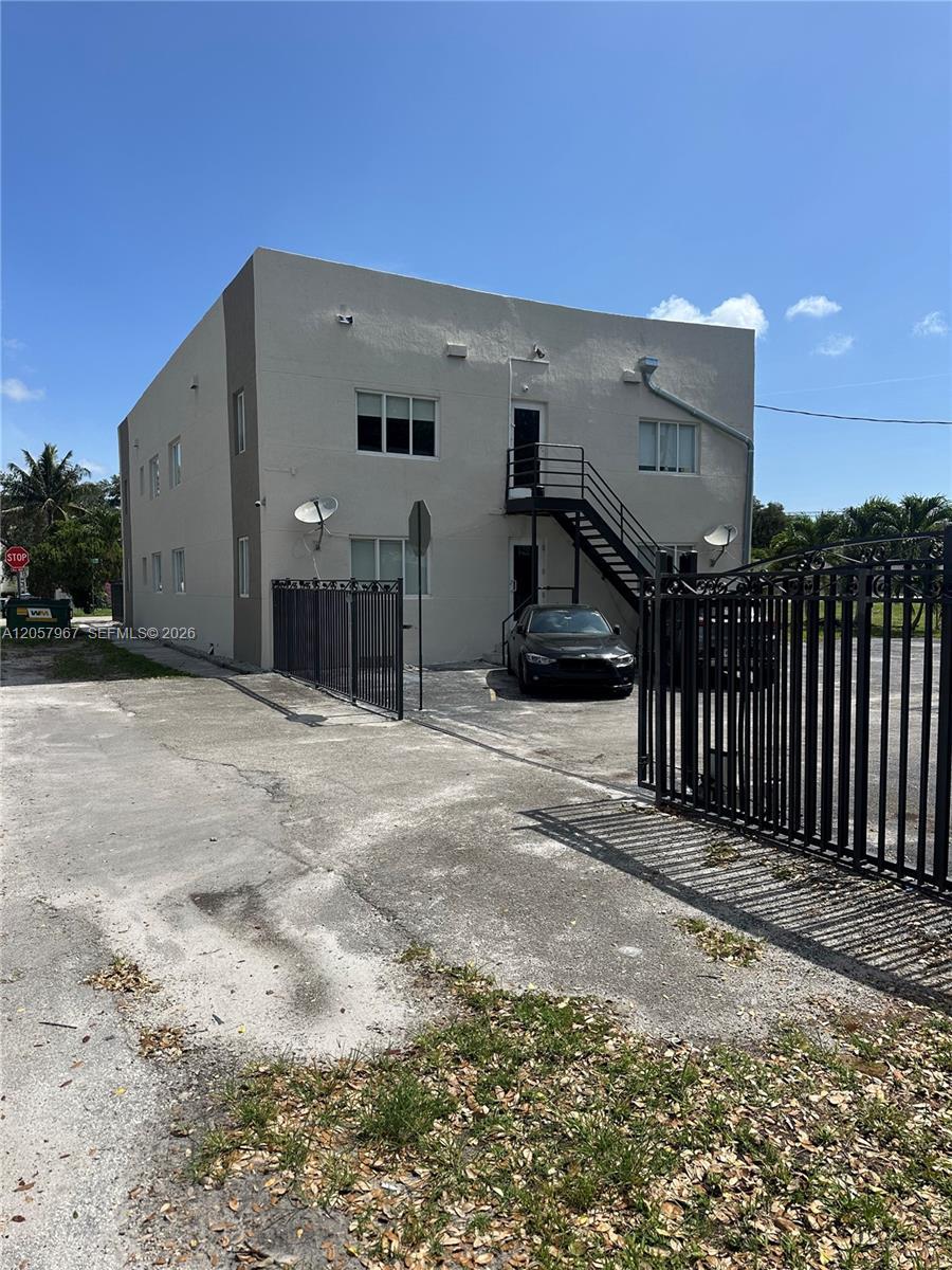 2500 NE 192nd St # 6, Miami FL 33180