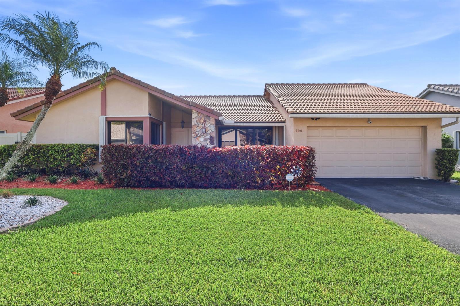 700 NW 102ND Way, Plantation FL 33324