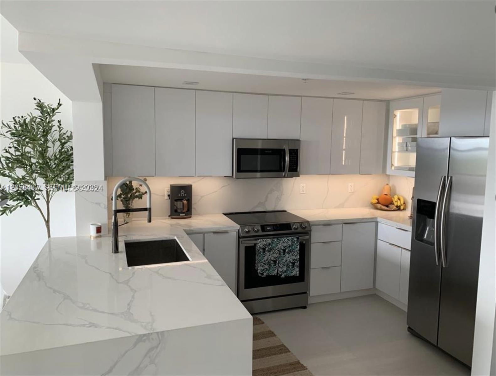 2555 Collins Ave # 1906, Miami Beach FL 33140