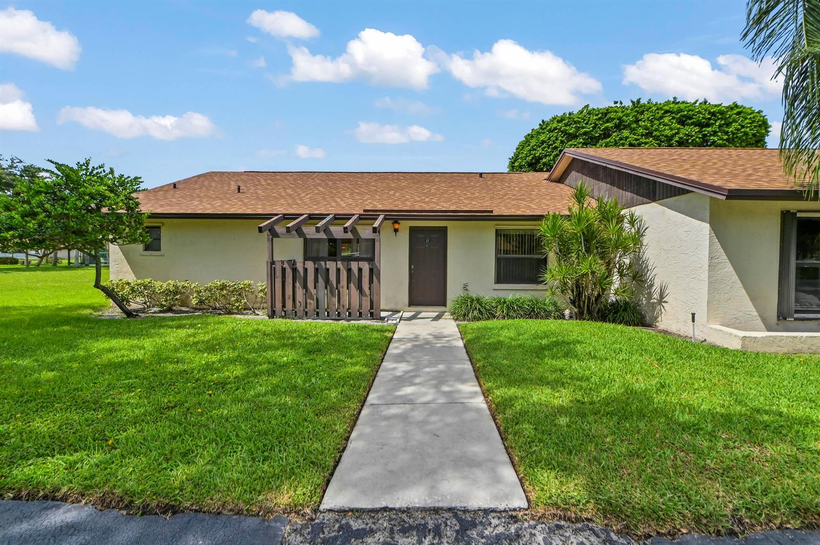 57 VIA DE CASAS NORTE, Boynton Beach FL 33426