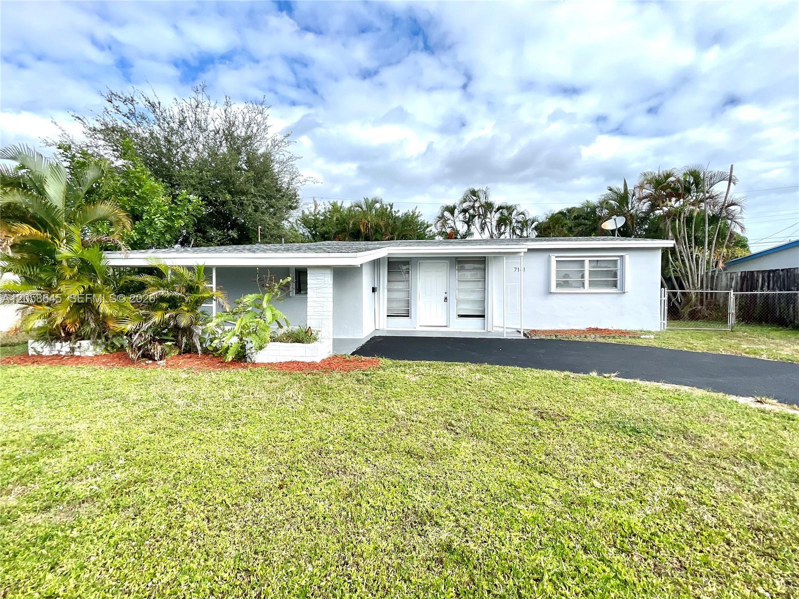 7141 Wilson St, Hollywood FL 33024