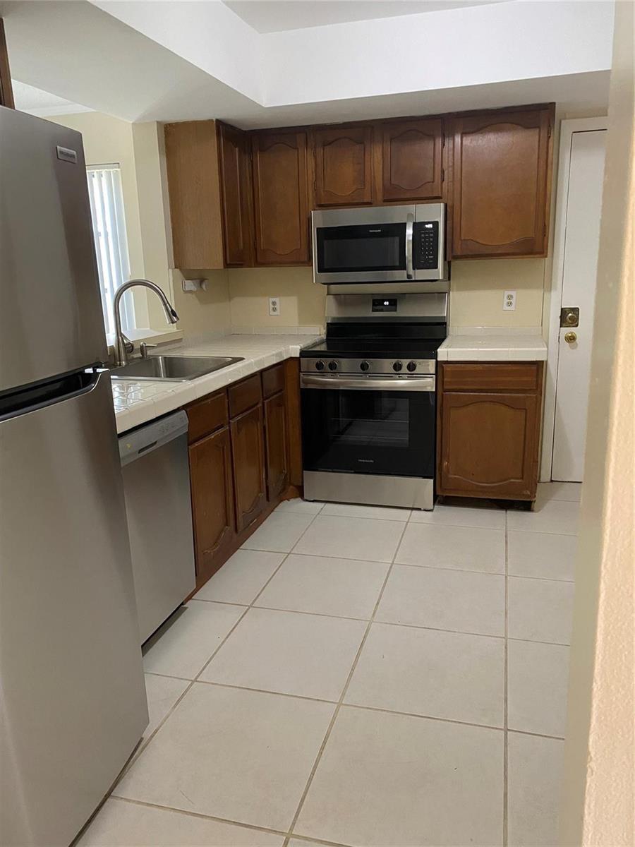 3340 BEAU RIVAGE Drive # 104, Pompano Beach FL 33064