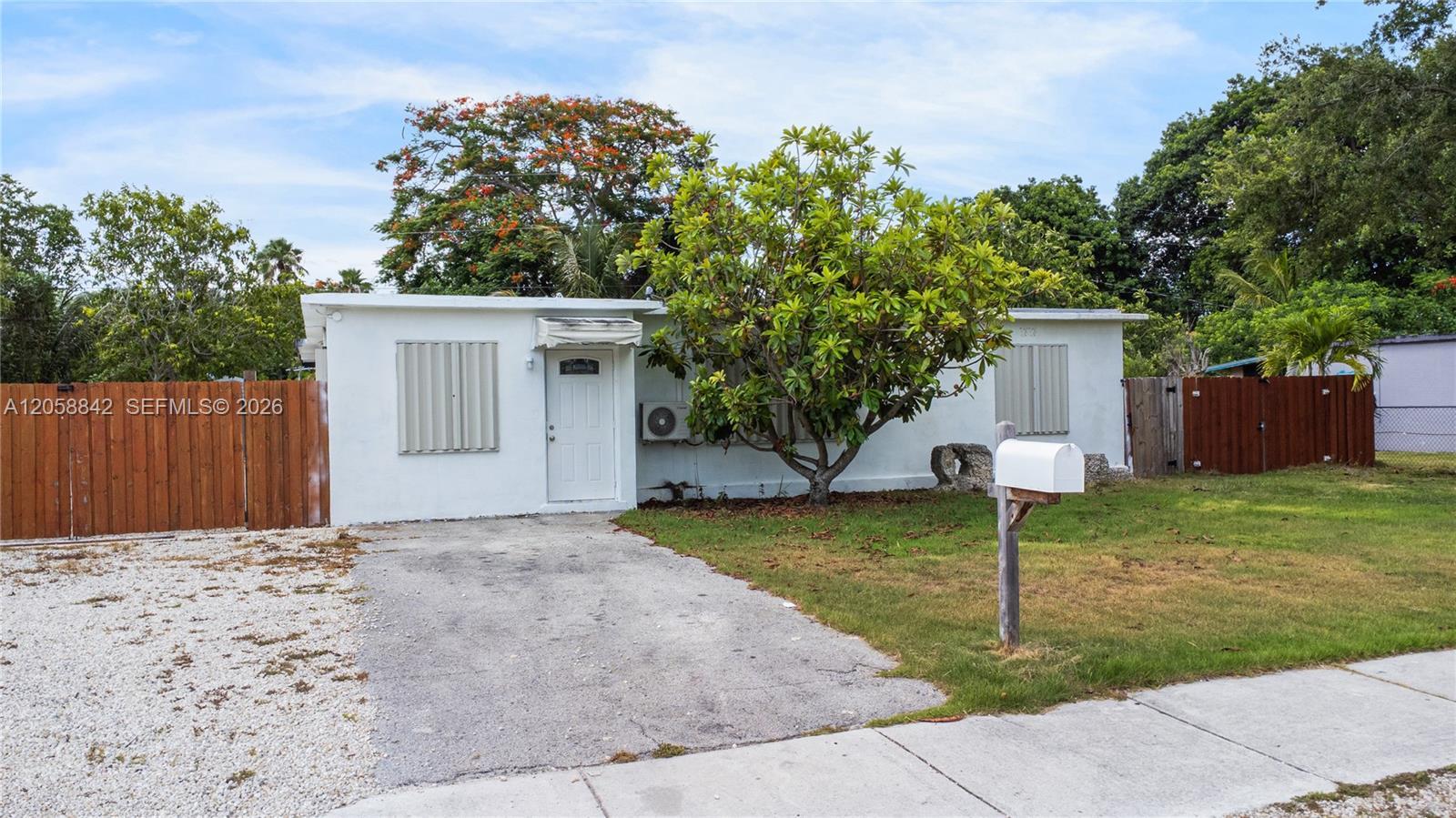 Property at 15431 Harding Ln, Homestead FL 33033