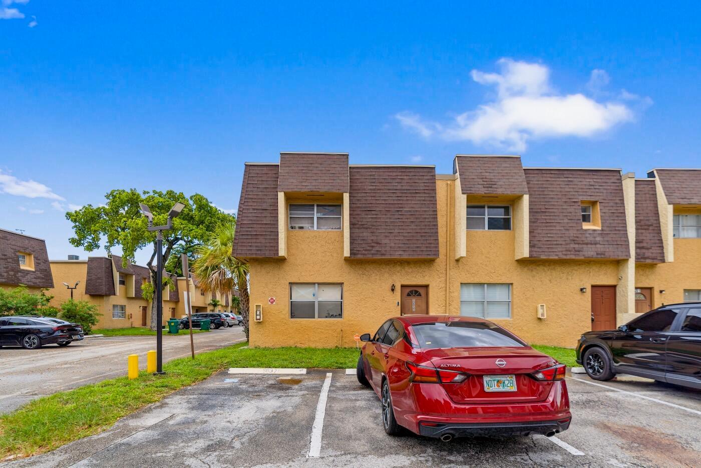 5655 BLUEBERRY Court # 1, Lauderhill FL 33313