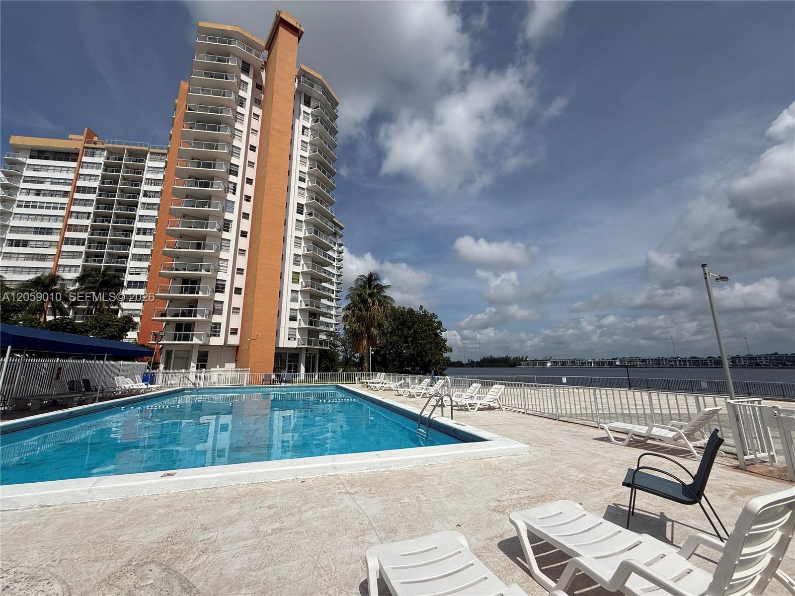 1351 NE Miami Gardens Dr # 1215E, Miami FL 33179
