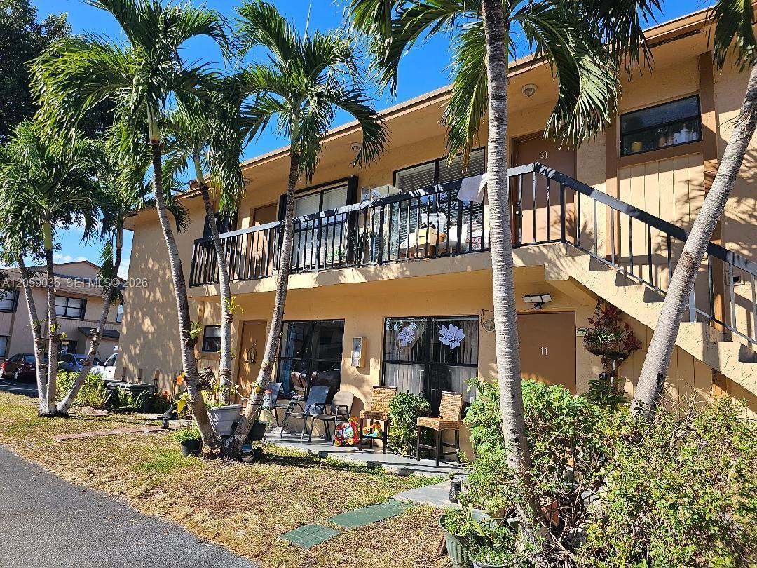 2505 W 67th Pl # 27, Hialeah FL 33016