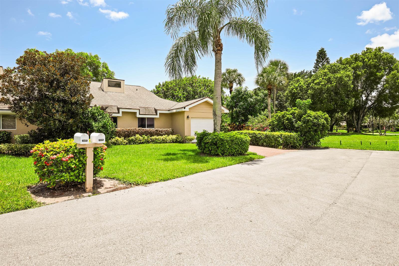 6858 FOUNTAINS Circle, Lake Worth FL 33467