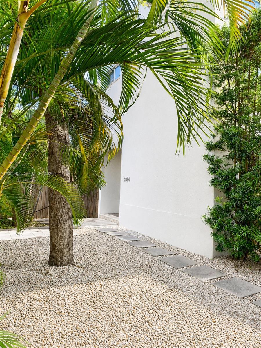 2954 Whitehead St # 2954, Miami FL 33133