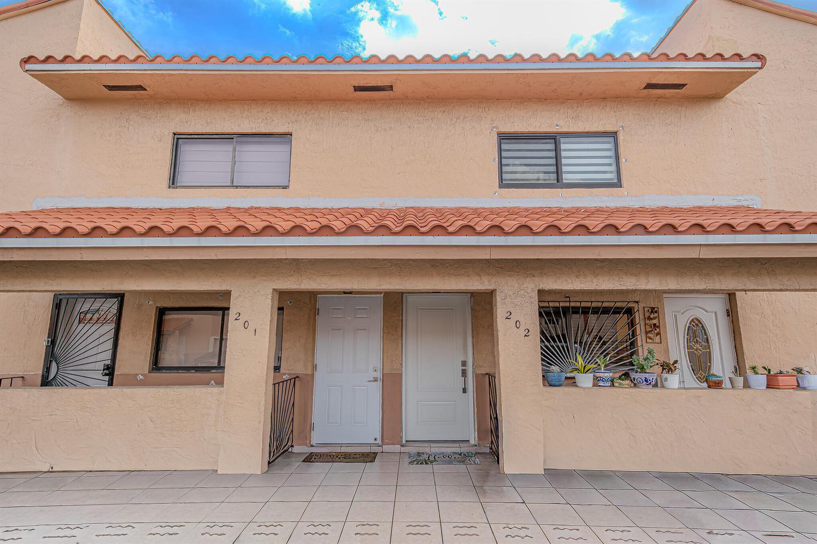 7690 W 29th Way # 202, Hialeah FL 33018
