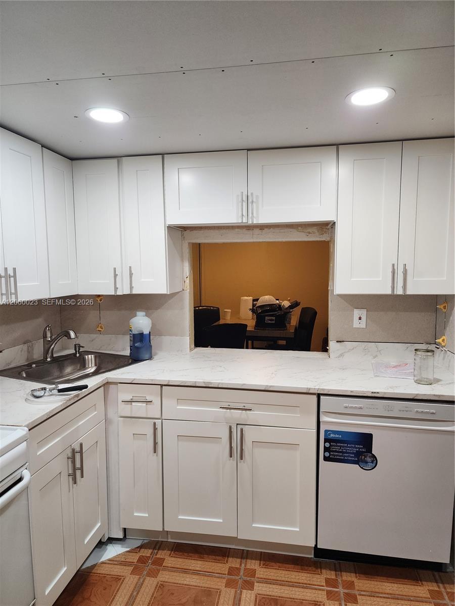 5975 NW 25th St, Sunrise FL 33313