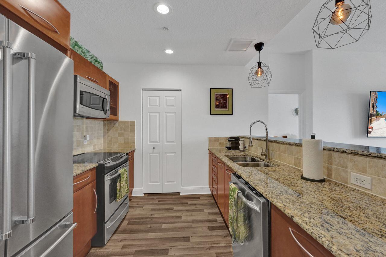511 LUCERNE Avenue # 613, FL 33460