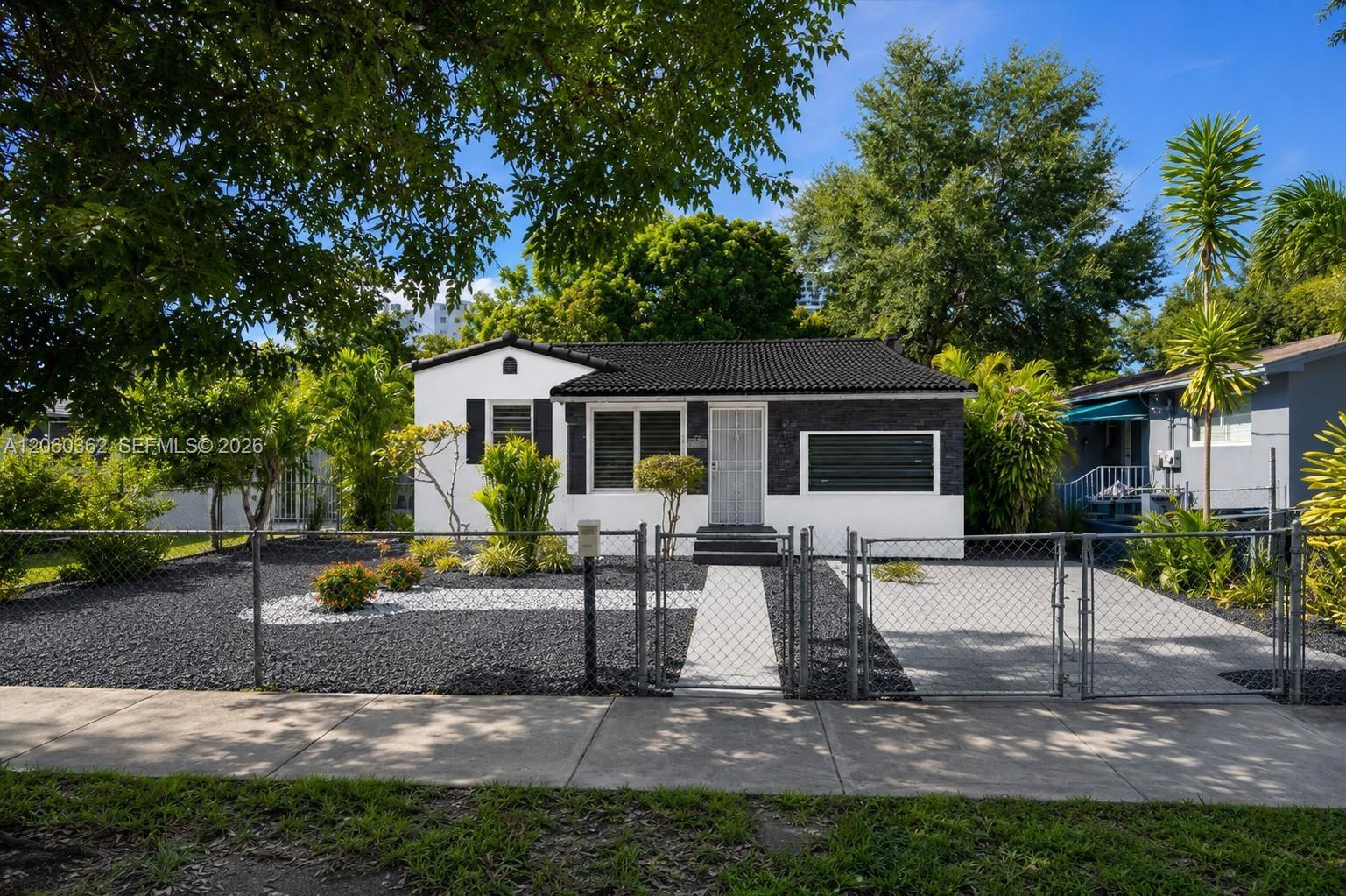 2750 SW 26th St, Miami FL 33133