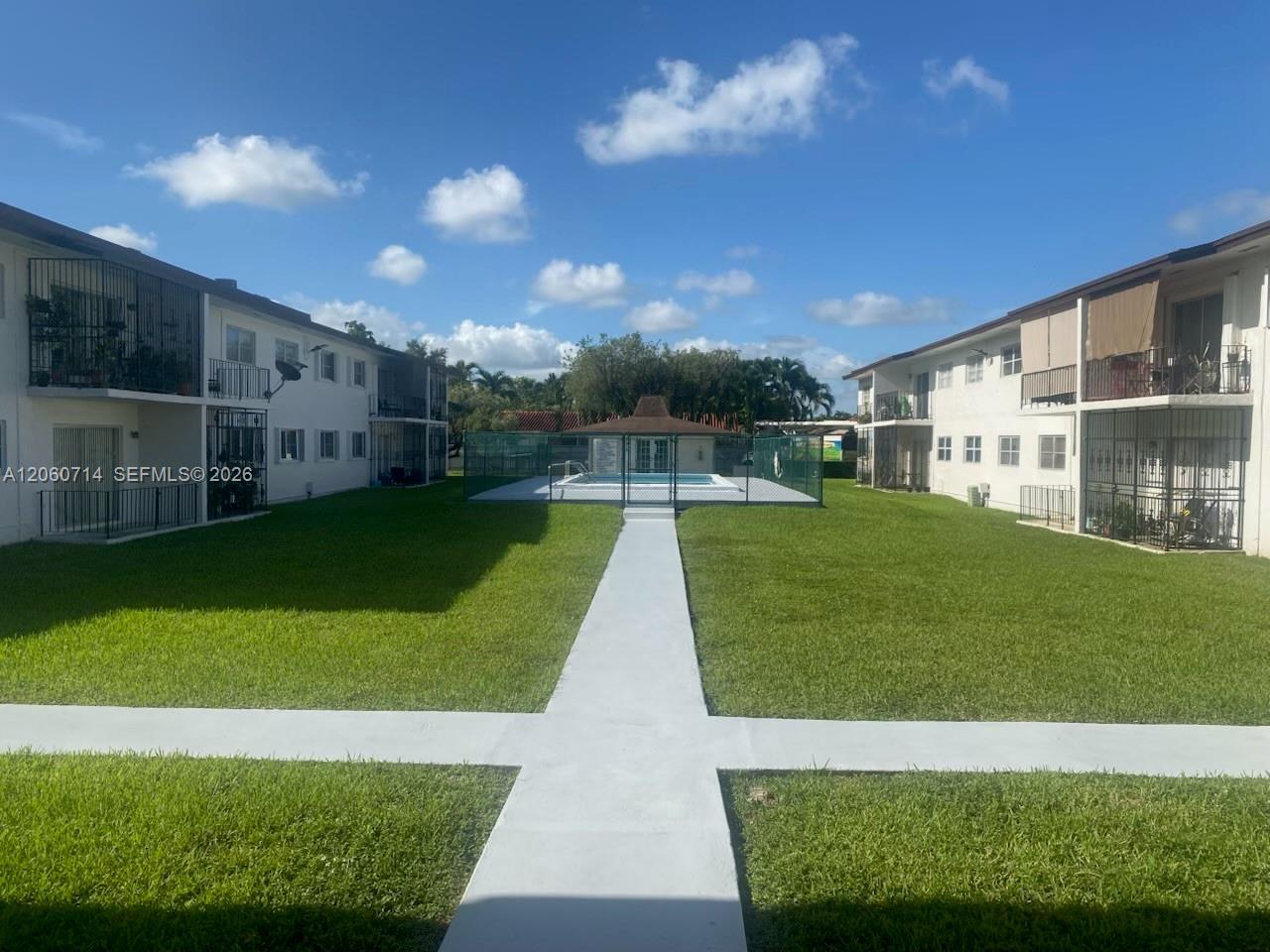 9520 SW 8th St # 118, Miami FL 33174