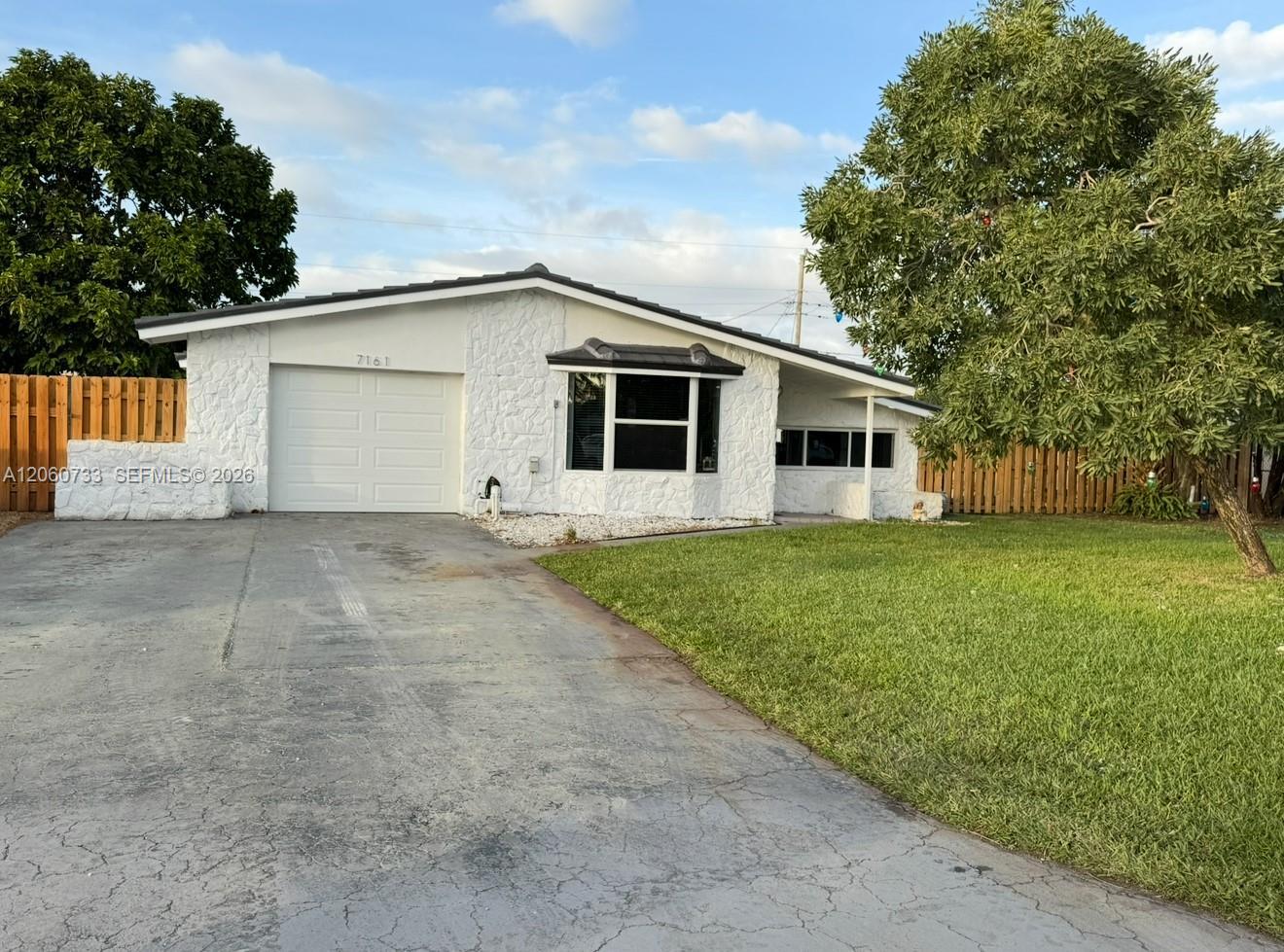 7161 SW 13th St, Pembroke Pines FL 33023