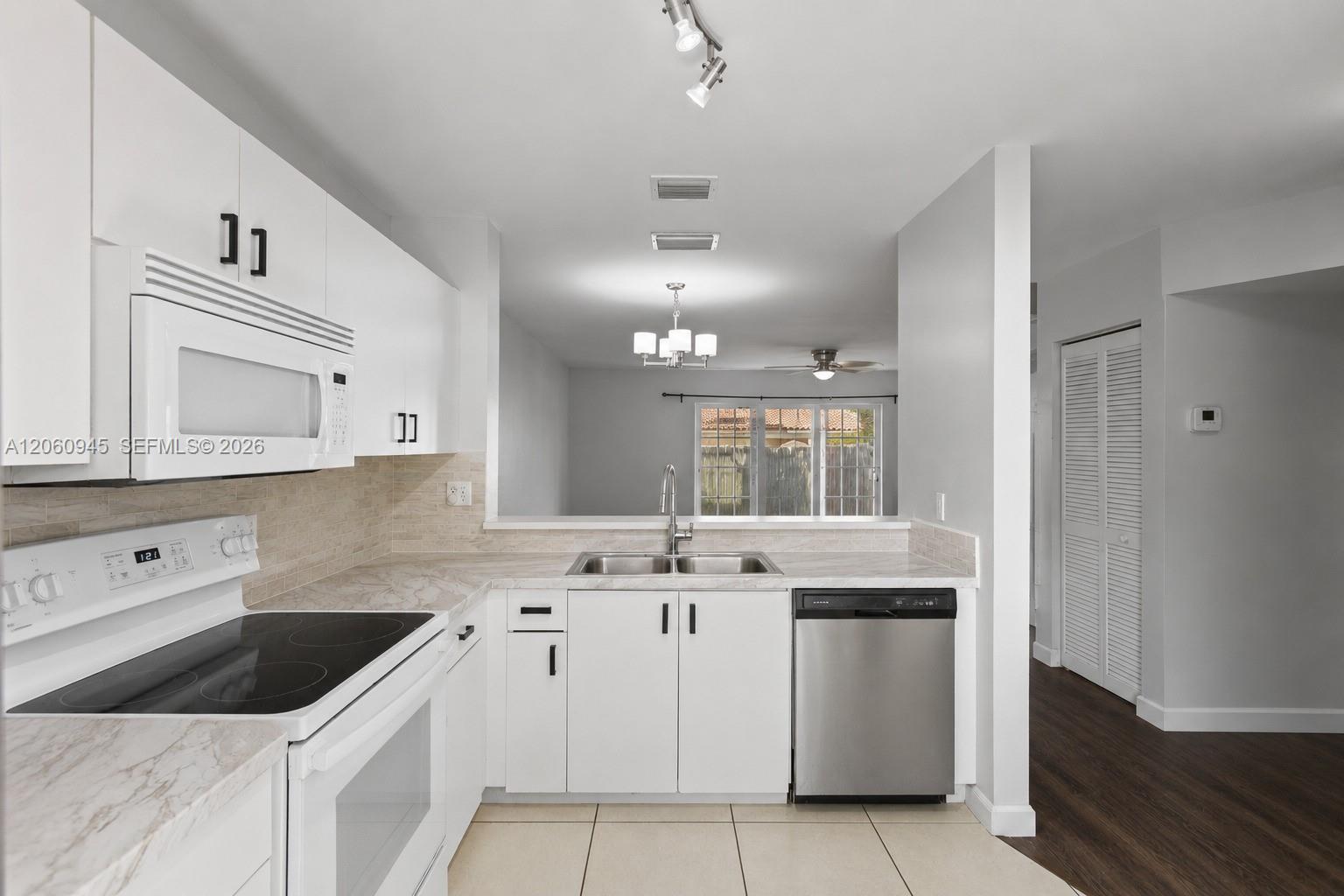 634 NW 208th Dr, Pembroke Pines FL 33029