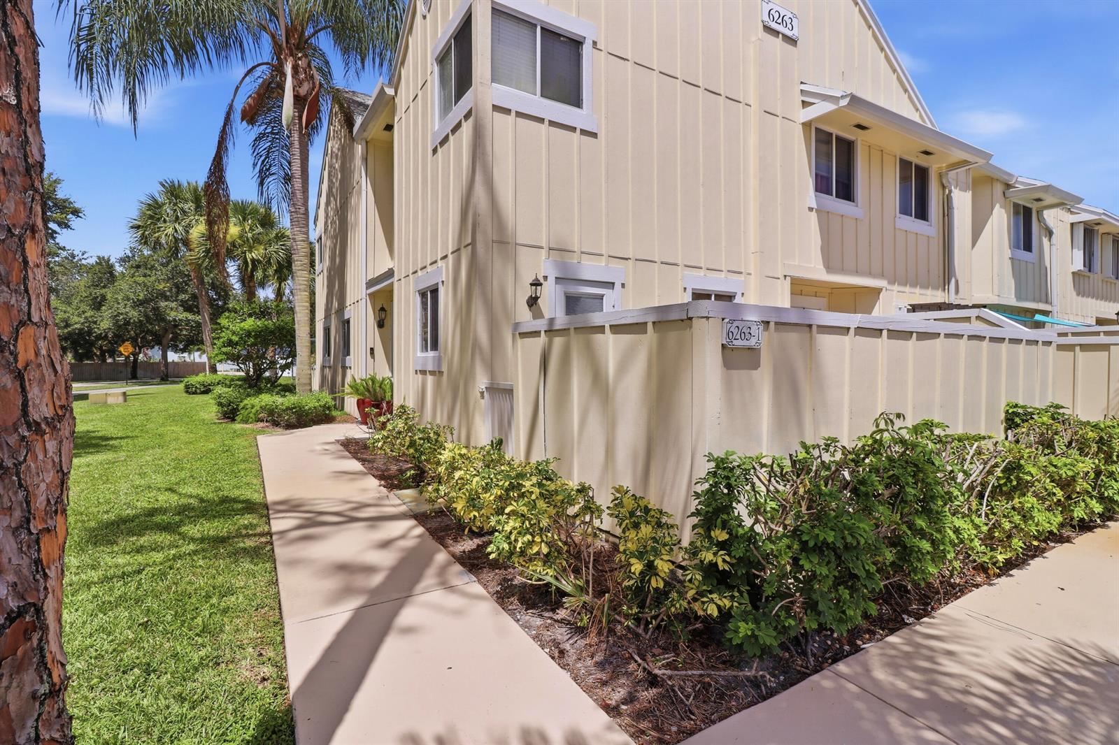 6263 RIVERWALK Lane # 1, Jupiter FL 33458