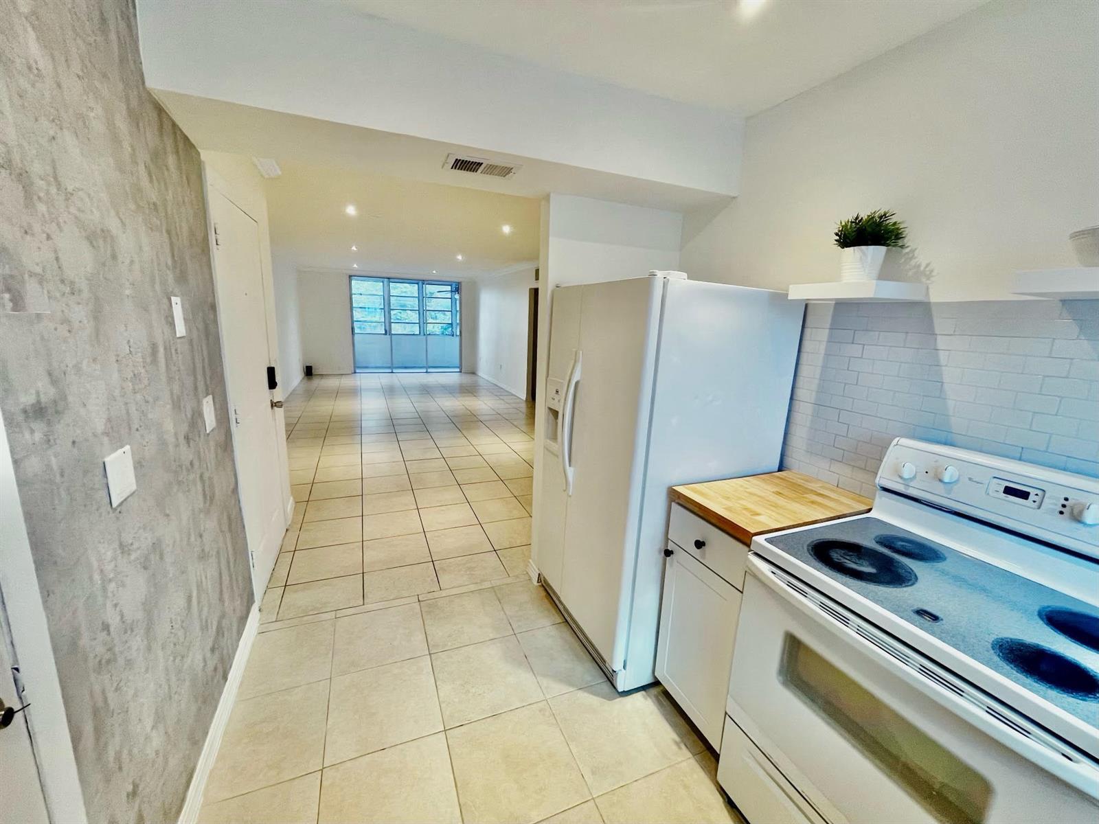 1410 S FEDERAL Highway # 205, FL 33460