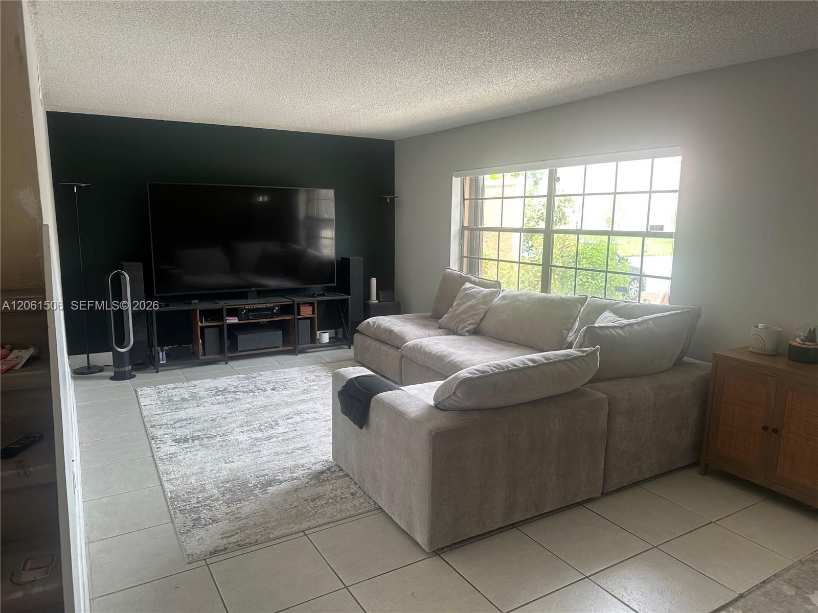 62 Spinning Wheel Ln, Tamarac FL 33319