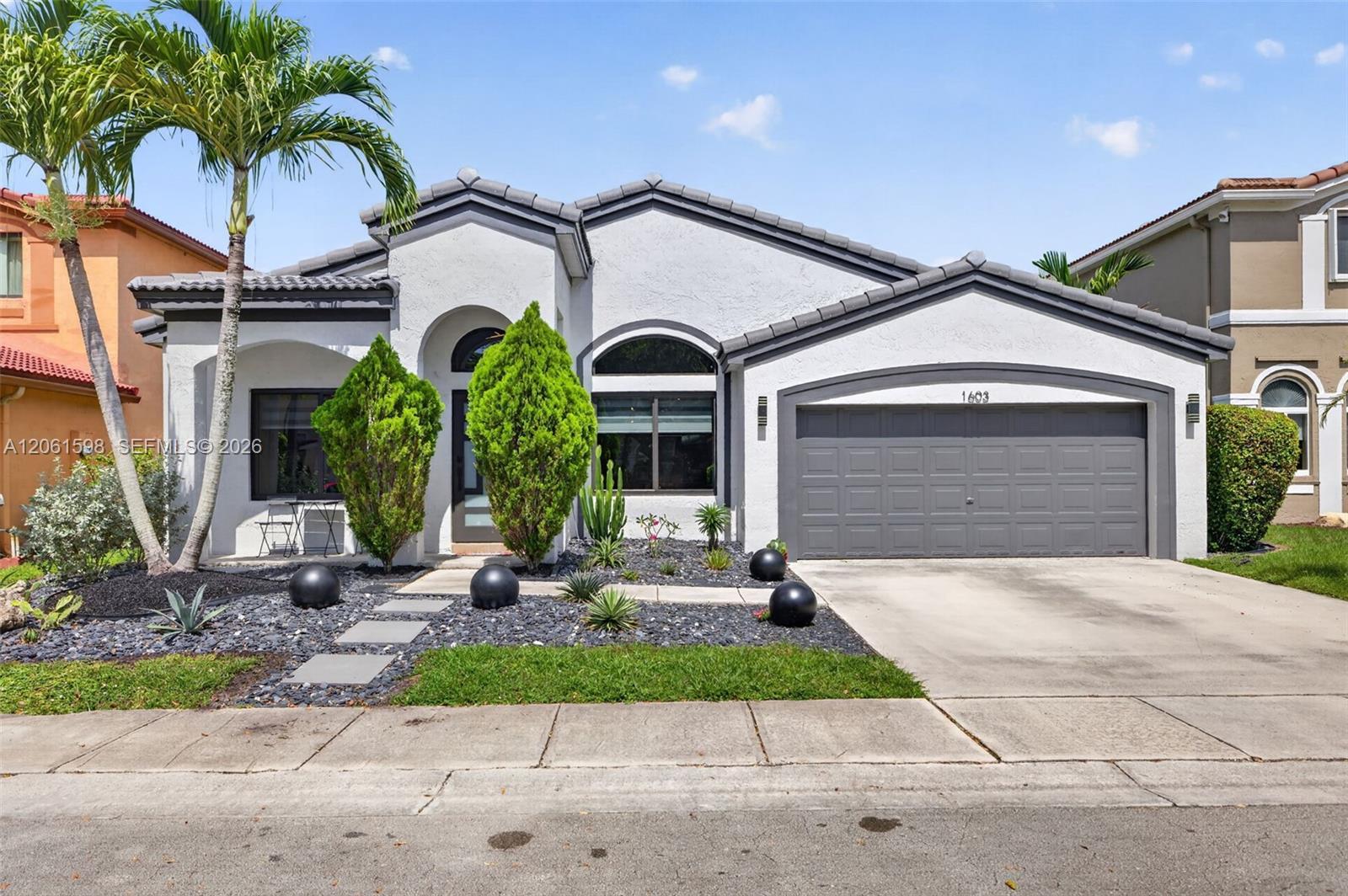 1603 E Harmony Lake Cir, Davie FL 33324