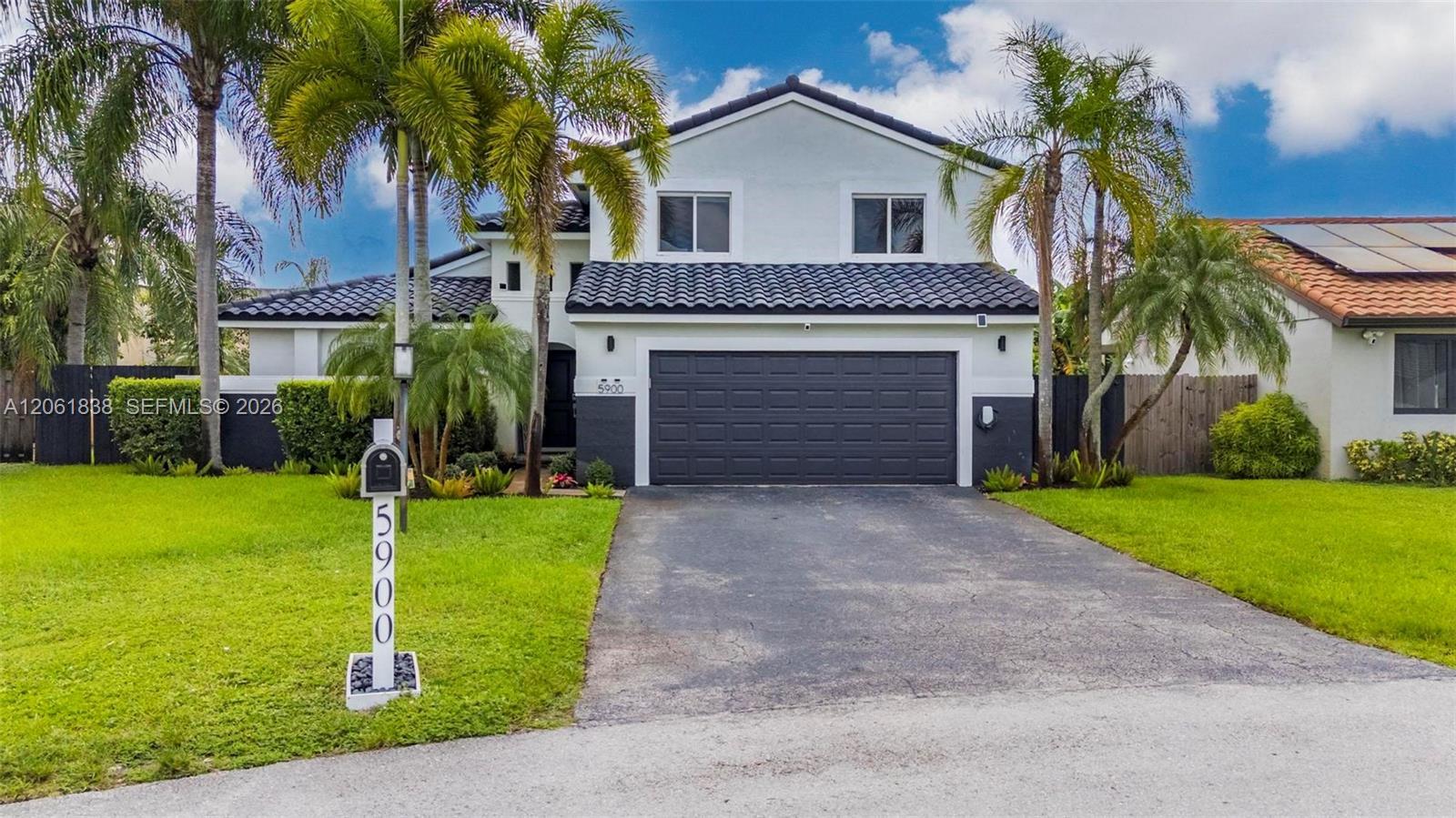 5900 York Ln, Davie FL 33331