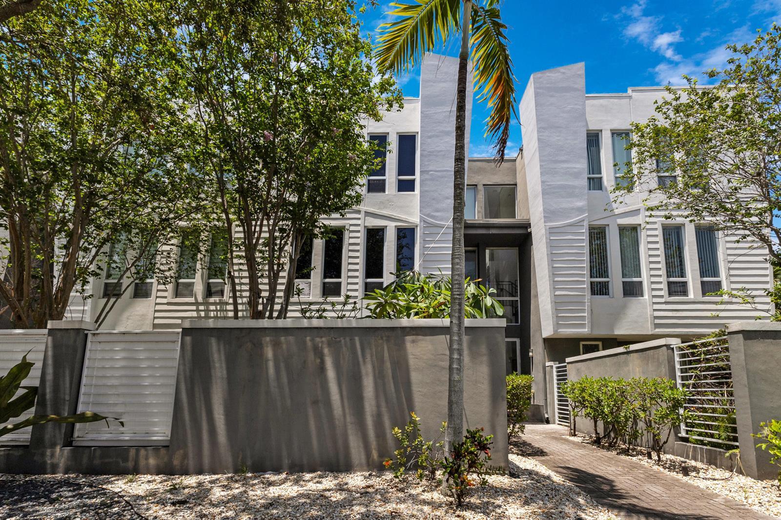 711 SE 16th Court, Fort Lauderdale FL 33316