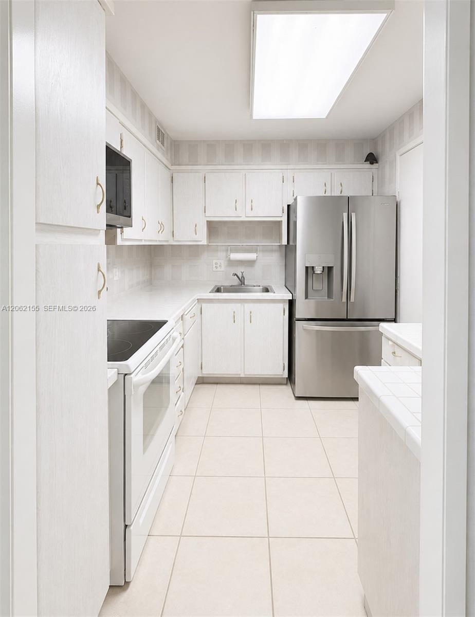 2841 NE 163rd St # 606, North Miami Beach FL 33160