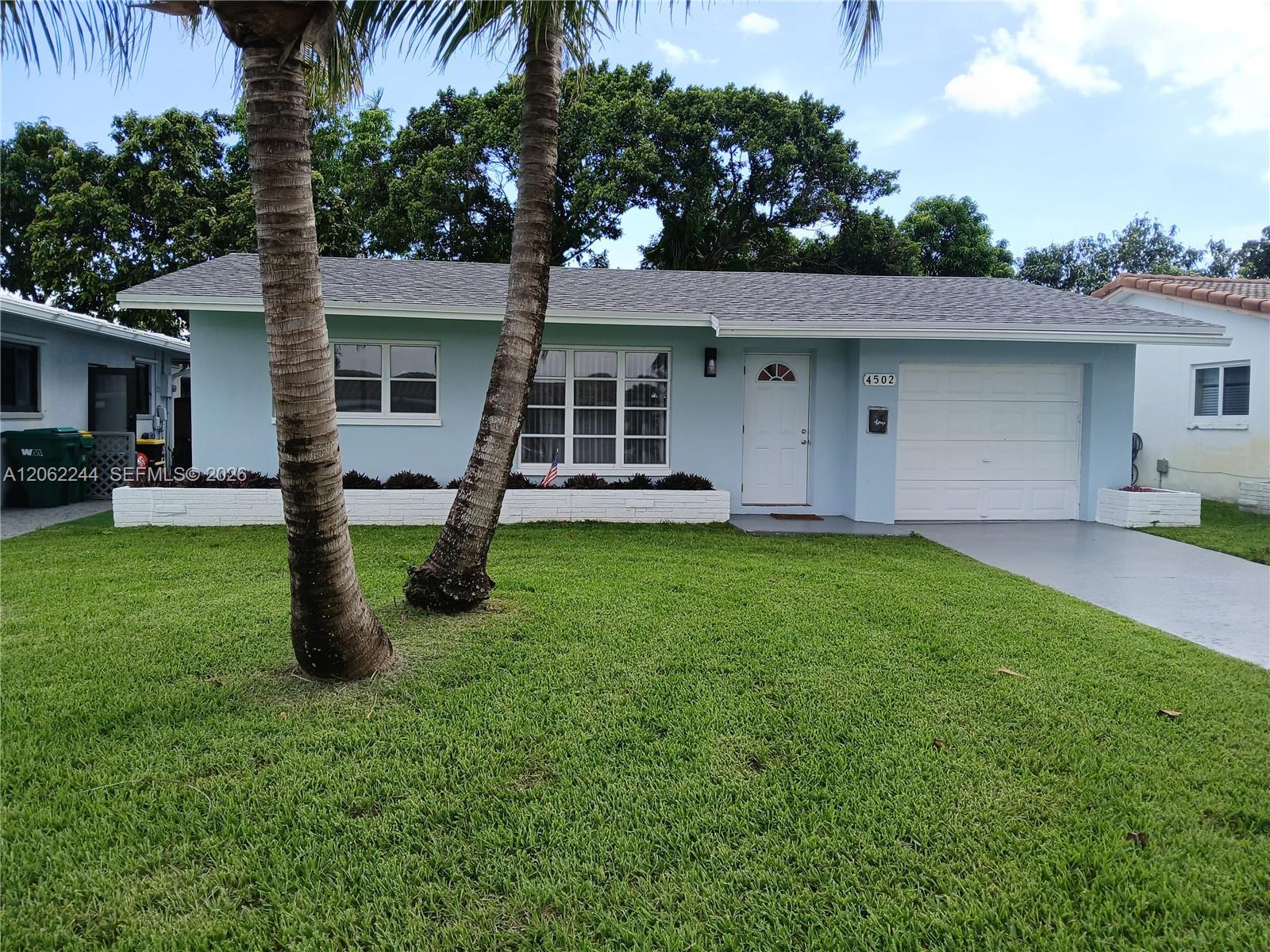 4502 NW 46 St, Tamarac FL 33319
