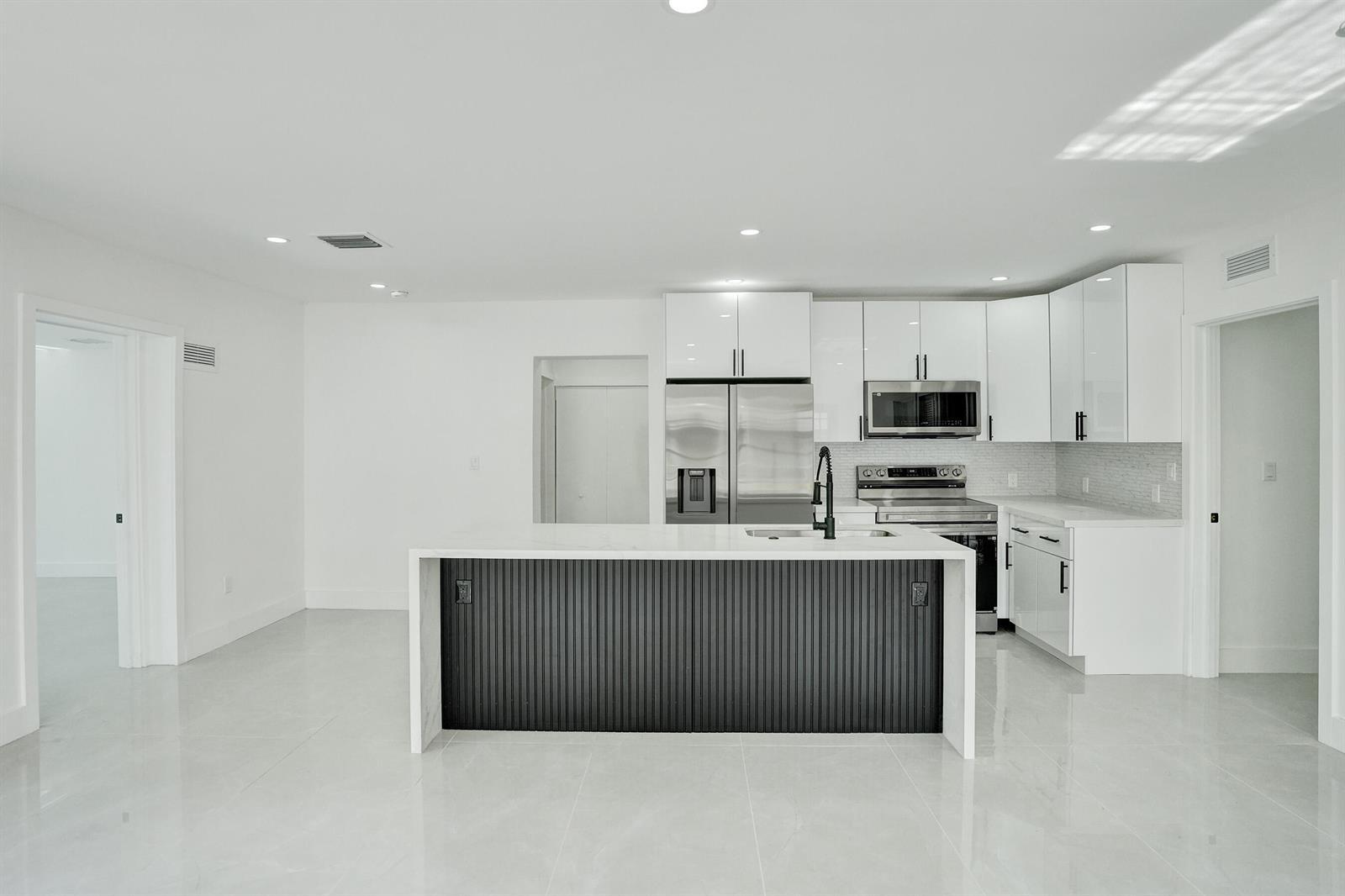 3234 Taft Street, Hollywood FL 33021