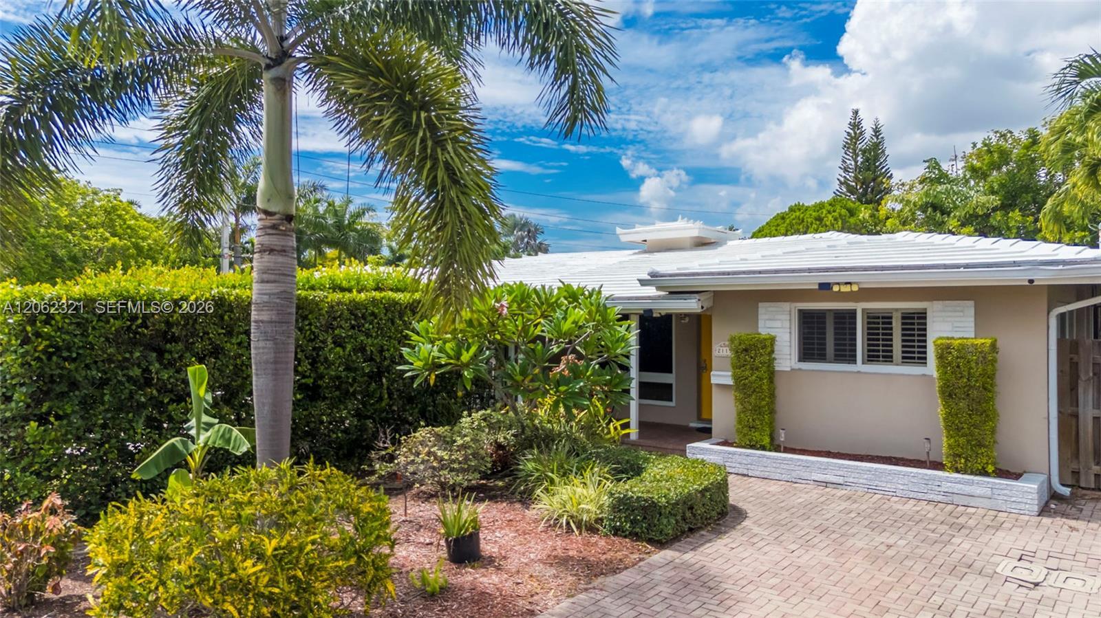 2115 NE 15th Ave, Wilton Manors FL 33305