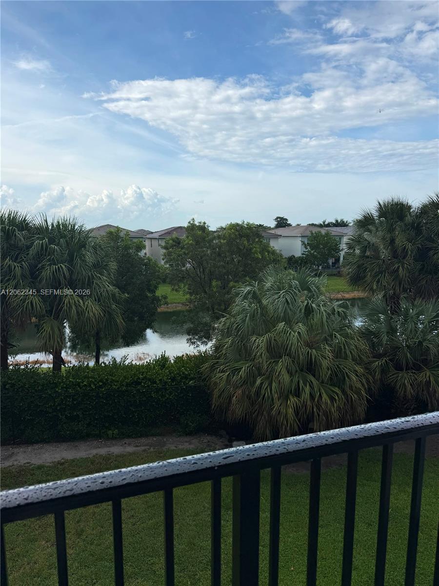 1021 Crystal Lake Dr # 304, Deerfield Beach FL 33064
