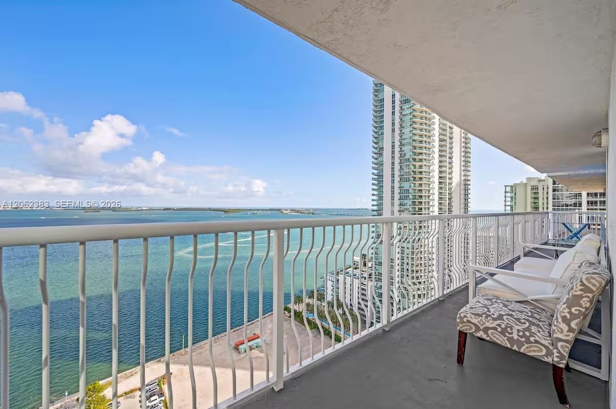 1200 Brickell Bay Dr # 2502, Miami FL 33131