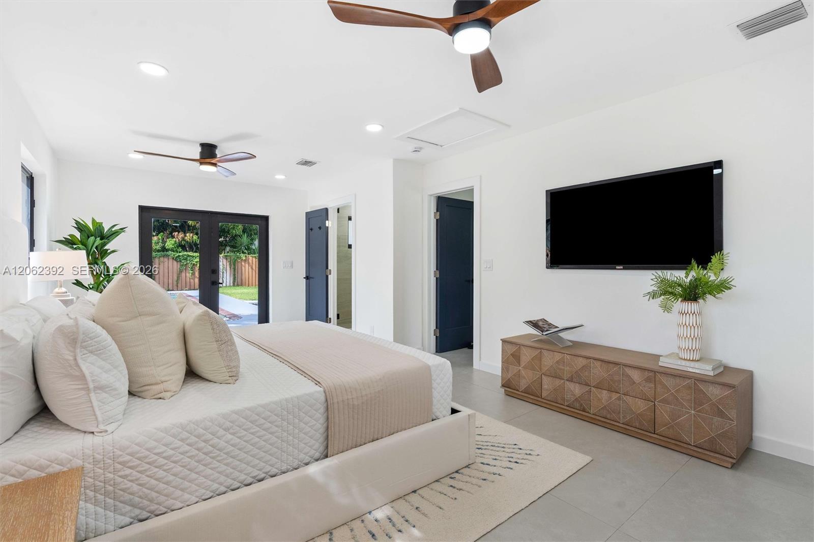 949 Lighthouse Dr, North Palm Beach FL 33408