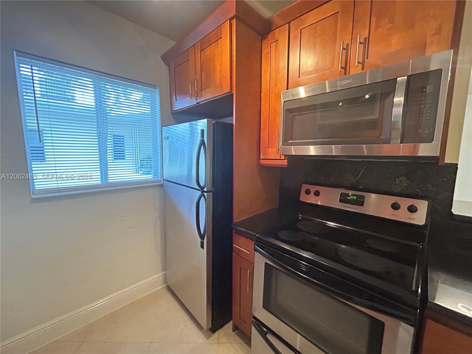 2880 PINE TREE DR # 10, Miami Beach FL 33140