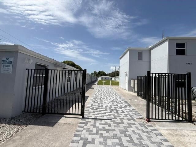 4393 Windsor Avenue # 18, West Palm Beach FL 33407